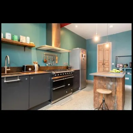 Quirky House 펜션 *